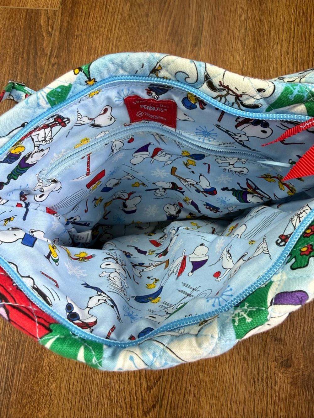 Vera Bradley Peanuts Ski Slope Snoopy - Picture 5 of 6